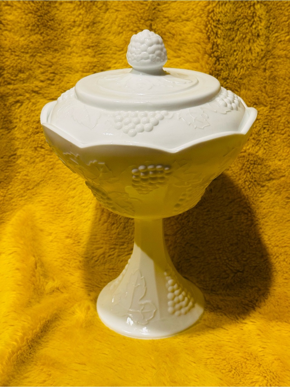 Vtg Indiana Milk Glass Colony Harvest Grapes Compote Footed Pedestal Bowl w Lid
